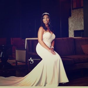 I am selling my wedding dress.